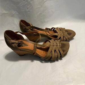 Clark’s Leather Small Wedge Sandal Size 6